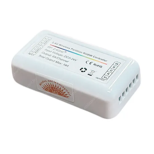RGBW Led szalag 3 zónás csoport vezérlő, 4*6A, 18A, 216W, rádiós. Hozzá tartozó távirányító: LLC3ZRF3X6A216WRGBWREM. Lif Led vezérlő LLC3ZRF4X5A216WRGBW 2.év gar.