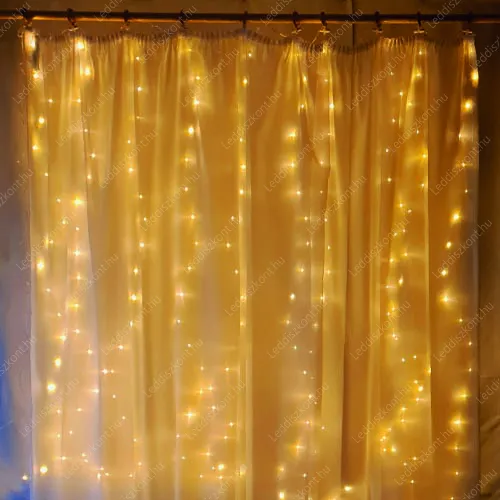 Mikró ledes Nano jégcsap függöny 3x2 méter, 200 db extra meleg /2500 kelvin!/ fehér Led, 8 funkciós vezérlő, 5V, USB csatlakozós! Life Light Led. Karácsonyi jégcsap függöny LLKNANOIP44USB8FCUR3X2M200LWW 2 év gar.