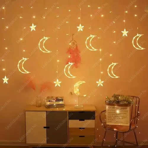 Karácsonyi Led függöny, meleg fehér, 6db hold, 6db csillag, 138 db meleg fehér Leddel, átlátszó vezeték. 8 funkciós vezérlő, 5V, USB-s! Karácsonyi Led függöny LLKNIP44USB8FCUR6M6SWW 2 év gar.