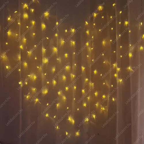 Valentin napra, esküvőre szív alakú függöny, 32 db kis szív, 122 db meleg fehér Led, átlátszó vezeték, 8 funkciós vezérlő, 5V, USB csatlakozó! Esküvői Led függöny LLKNIP44USB8FCURHEARTWW 2 év gar.