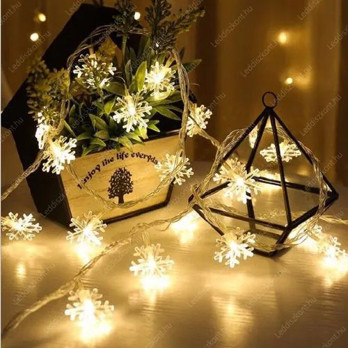 Karácsonyi Led füzér, 100db hópihe, hideg fehér, villogtatható, 8 funkciós vezérlővel, 5V, USB csatlakozós! Life Light Led 2 év garancia! Karácsonyi fényfüzér LLKNIP44USB8FSNOW100LCW 2 év gar.