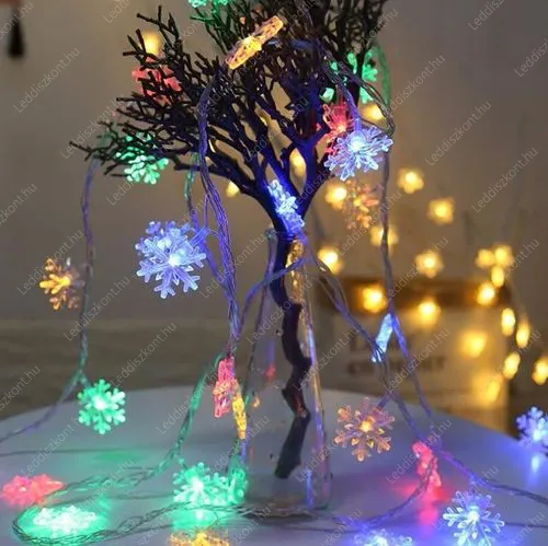Karácsonyi Led füzér, 100db hópihe, multi color Led, villogtatható, 8 funkciós vezérlővel, 5V, USB csatlakozós! Life Light Led 2 év garancia! Karácsonyi fényfüzér LLKNIP44USB8FSNOW100LMC 2 év gar.