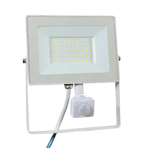 Led reflektor 50W, 5400 lumen, mozgásérzékelővel, IP65, vízálló. 3000 kelvin, meleg fehér. Már csak a Lehel utcai üzletben! Led reflektor LLR50WMOZSMDW3000K 1 év gar.