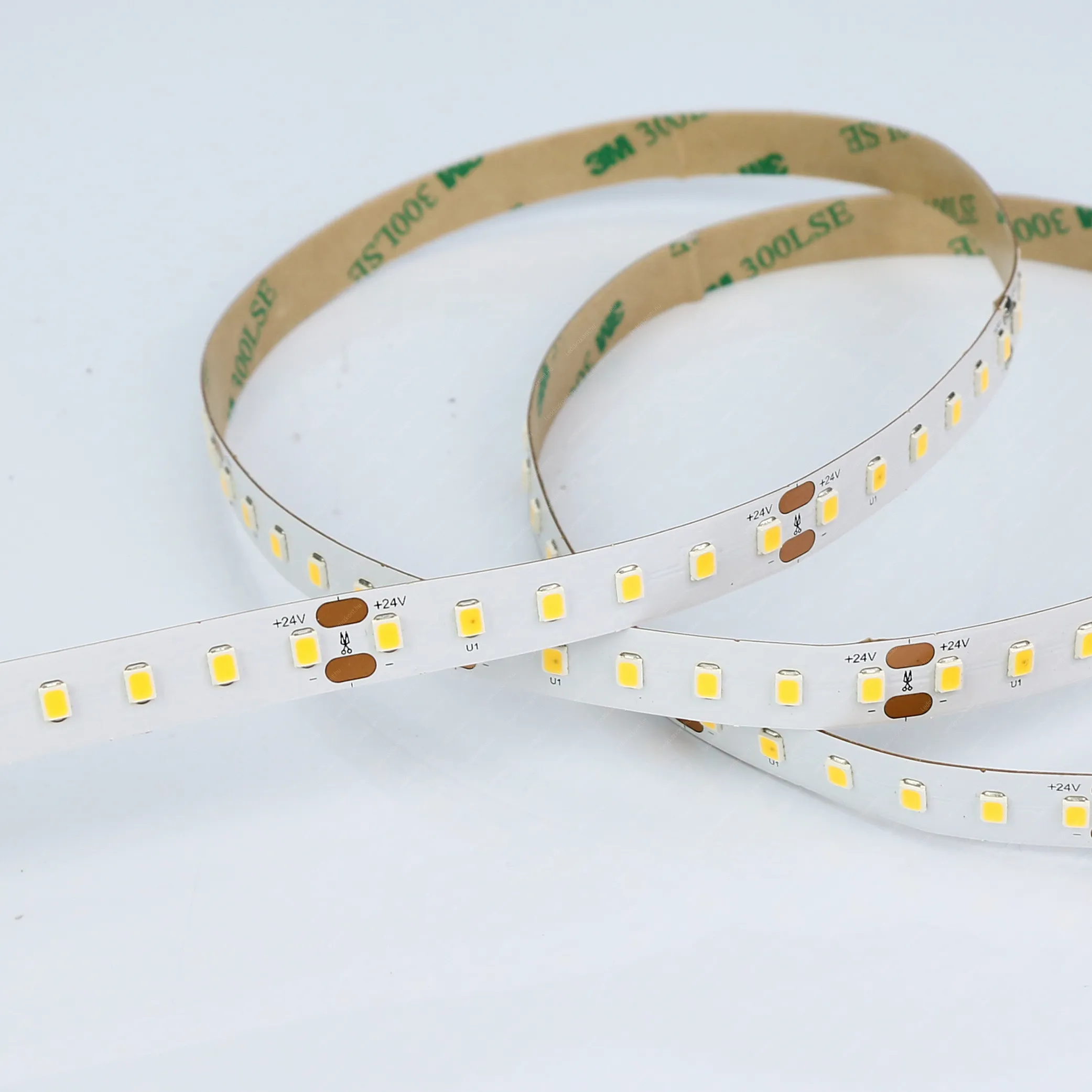 Led szalag 24V 120 Led/m, 10W, 980 Lumen, 3800K közép fehér, 10mm. Profiknak Marathone, 15 méter is betáplálható egy oldalról! Life Light Led 2 év garancia! Led szalag LLSZ24V2835120LMARSW 2 év gar.