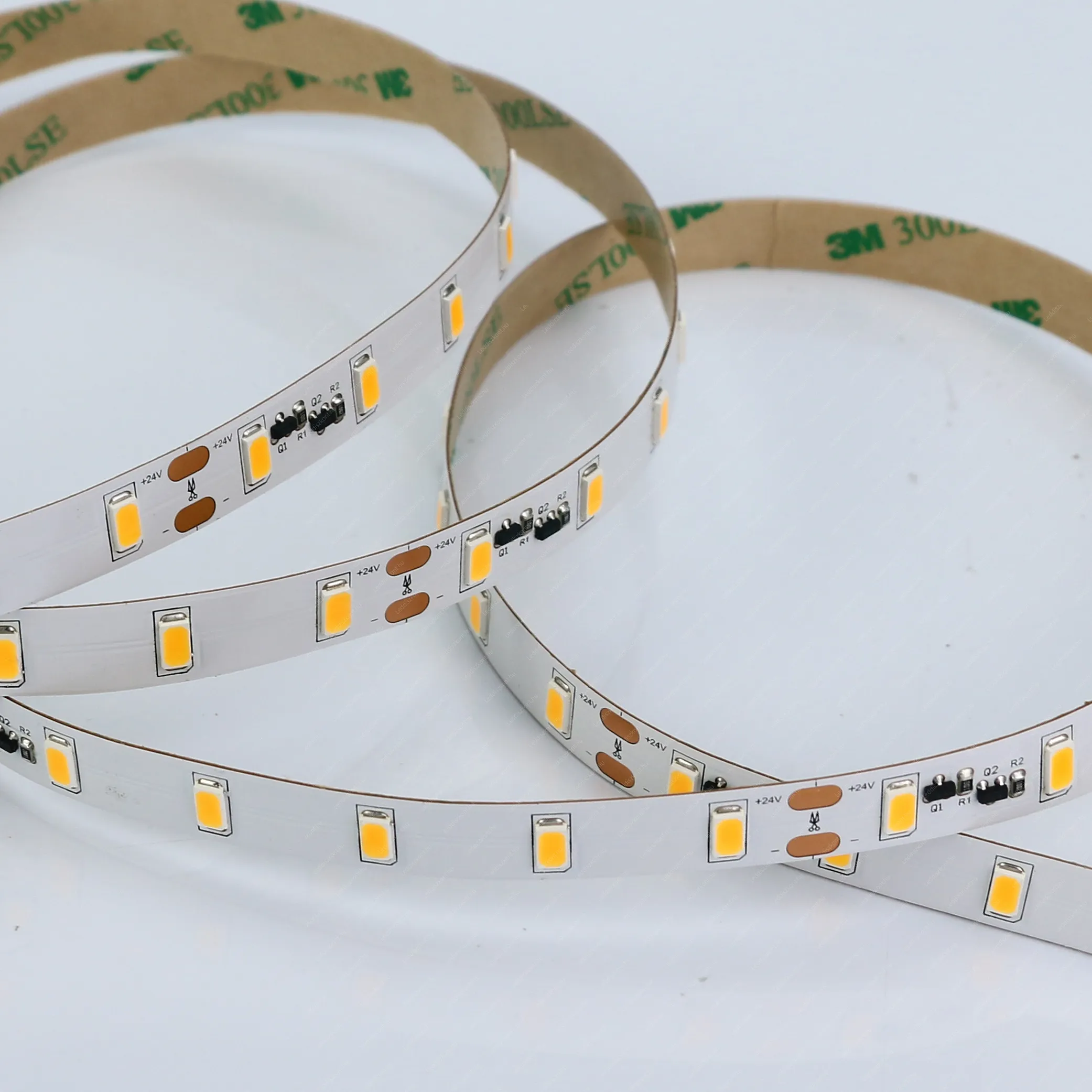 Led szalag 24V 5630 Chip, 60 Led/m, 16W, 1440 Lumen, 6000K hideg fehér, 10mm. Profiknak Marathone, 10 méter is betáplálható egy oldalról! Life Light Led 2 év garancia! Led szalag LLSZ24L5630MAR60LCW 2 év gar.