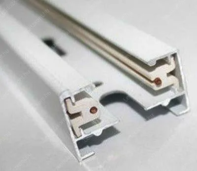 Sínes 1 fázisú, 2 pólusú áru megvilágító Led lámpához 1 méter sín. Sajnos a mi lámpánkhoz / LLUZ90043FTTRACK37WK3000/ nem jó! Led áru LLUZSIN1M 1 év gar.